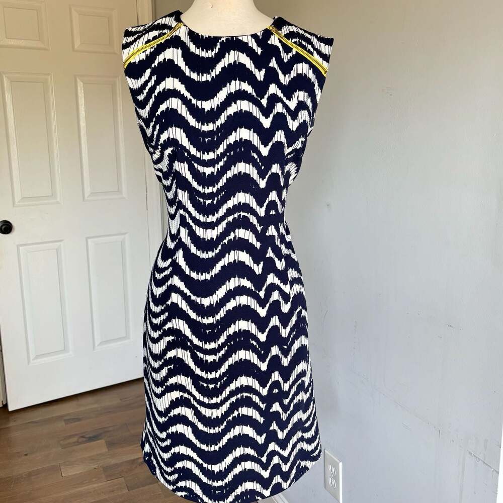 Navy Blue White Chevron Print Sleeveless Sheath Dress